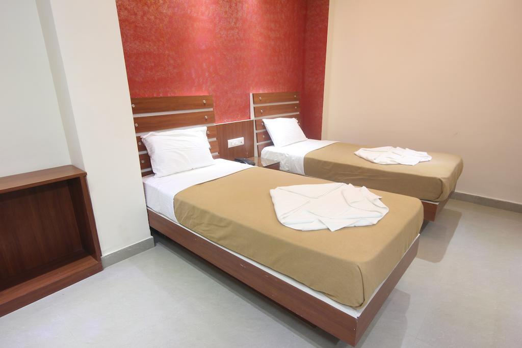 Urmee Hotel Bhubaneswar Bagian luar foto