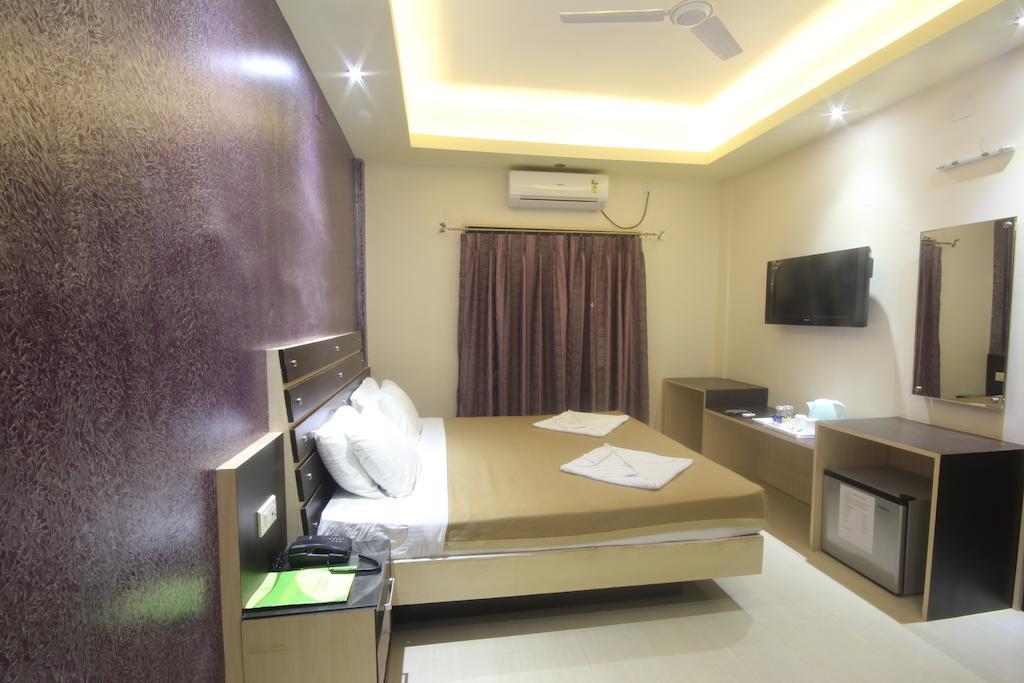 Urmee Hotel Bhubaneswar Bagian luar foto