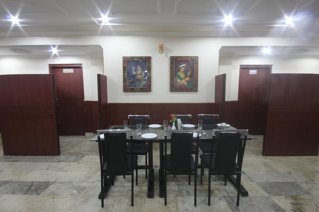 Urmee Hotel Bhubaneswar Bagian luar foto