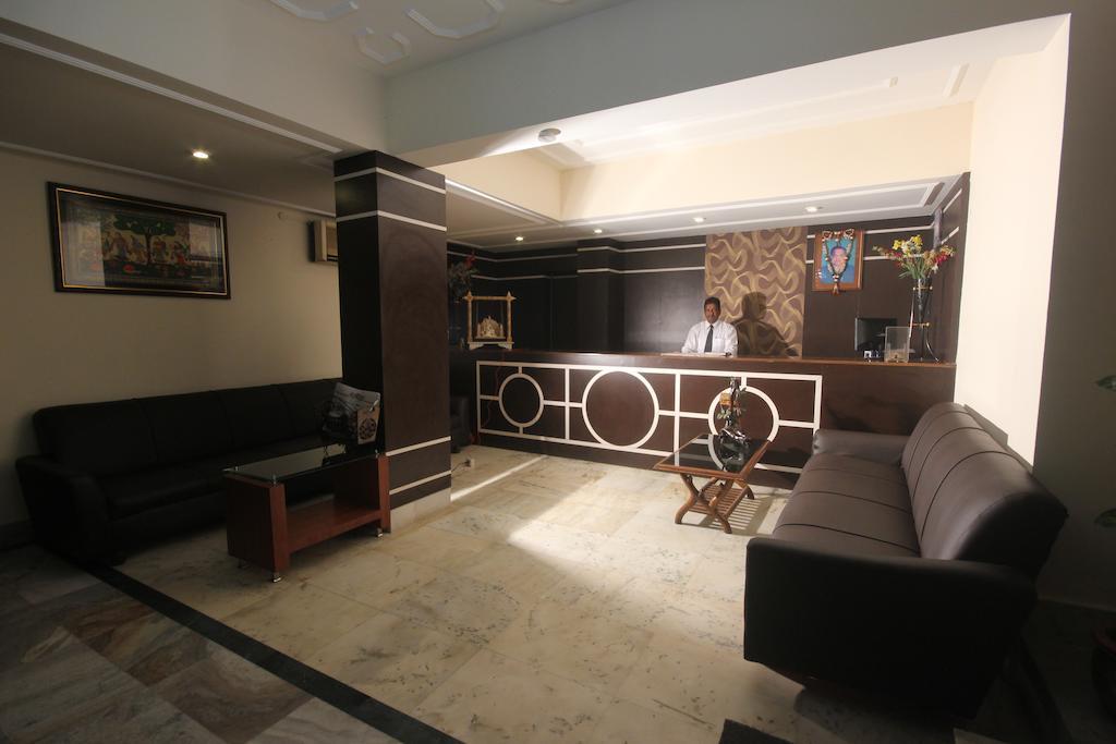Urmee Hotel Bhubaneswar Bagian luar foto