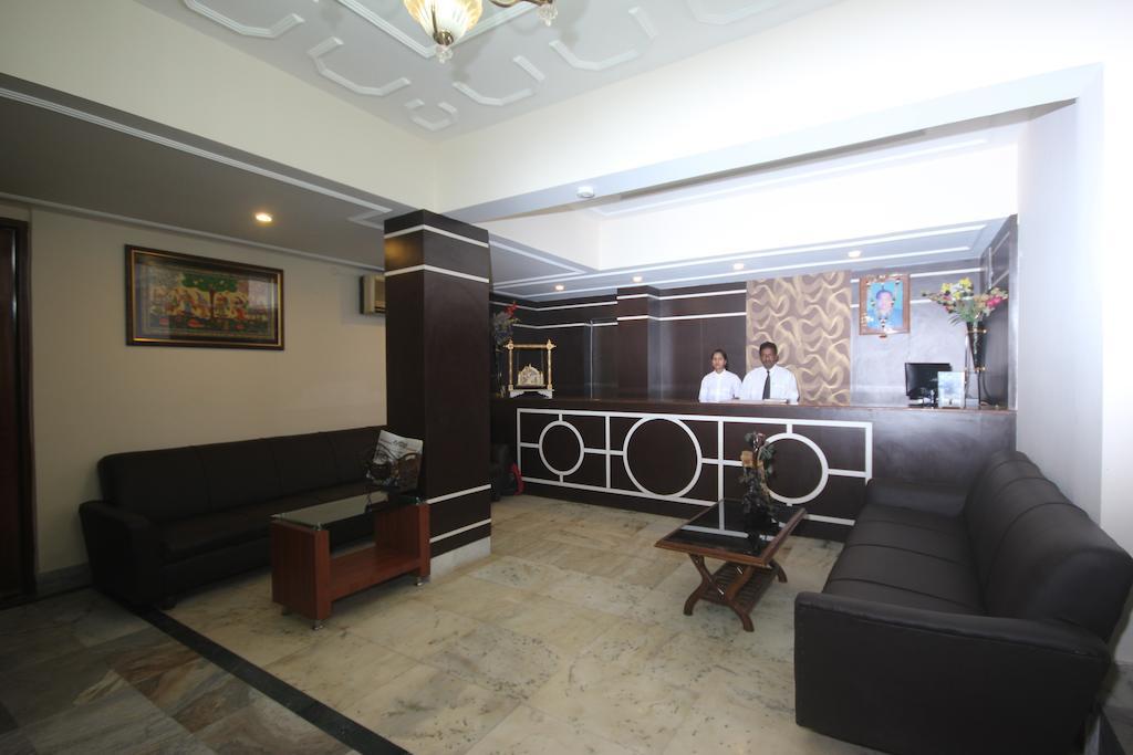 Urmee Hotel Bhubaneswar Bagian luar foto