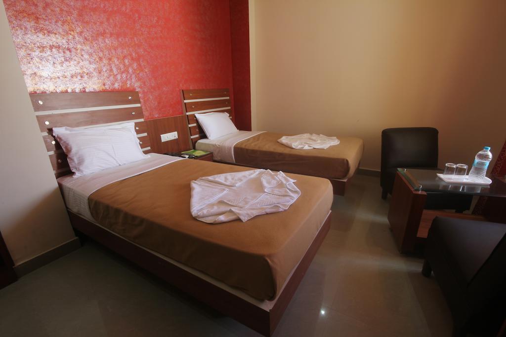 Urmee Hotel Bhubaneswar Bagian luar foto