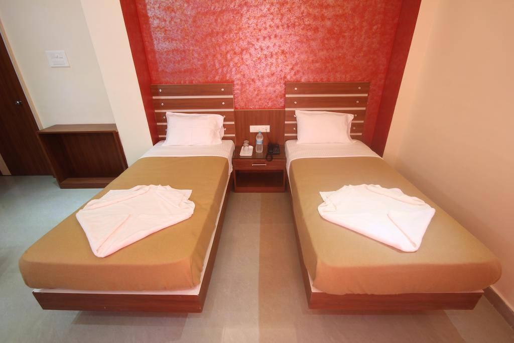 Urmee Hotel Bhubaneswar Bagian luar foto